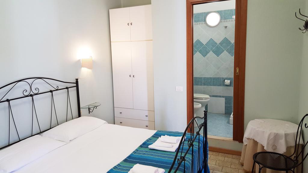 La Baia Apartments Sa Rocca Tunda Room photo